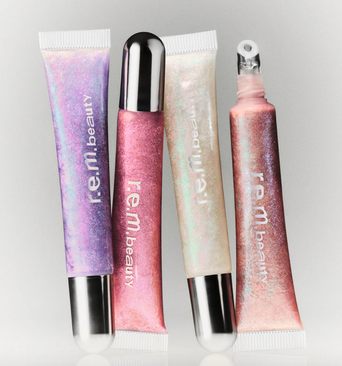 On your collar plumping lip gloss REM BEAUTY Ariana Grande