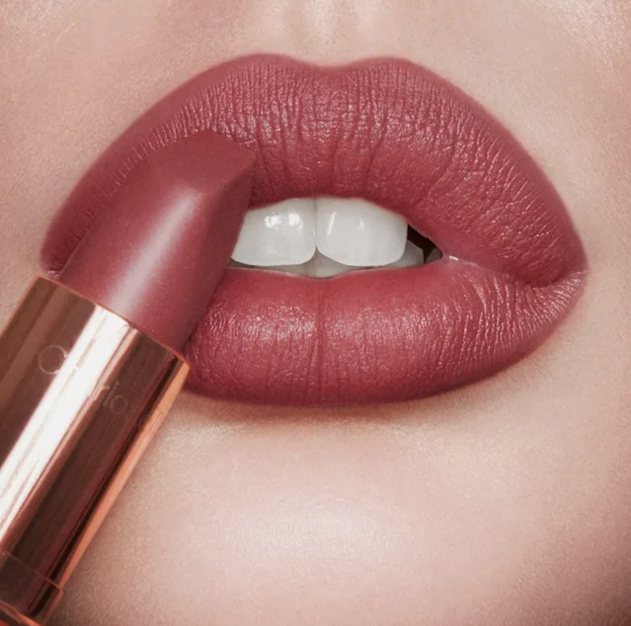 MATTE REVOLUTION labial en barra Charlotte Tilbury Full Size