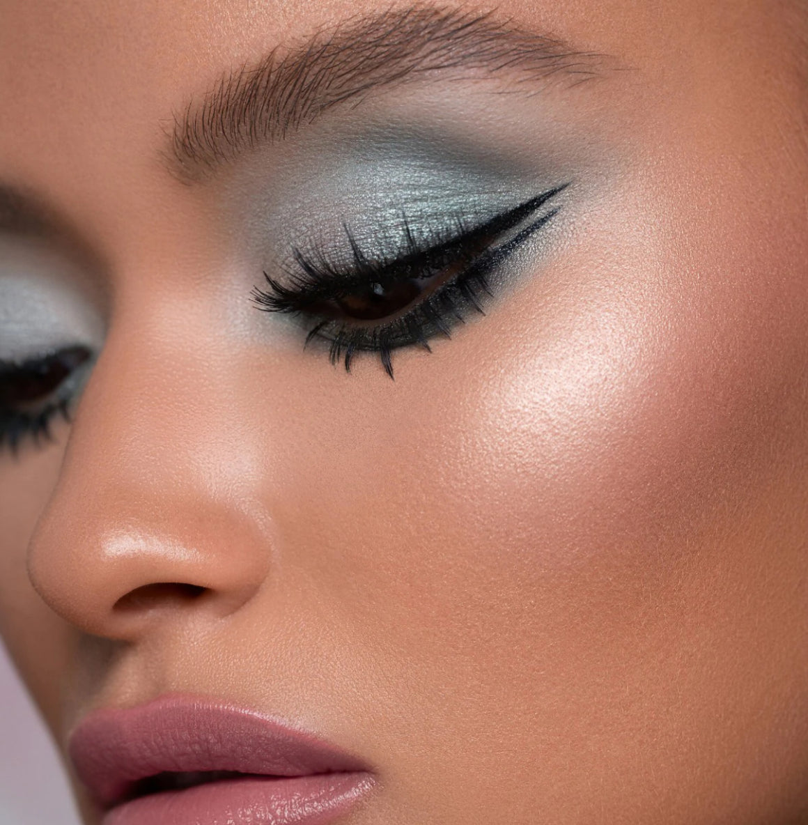 NATASHA DENONA
Retro Glam Eyeshadow Palette