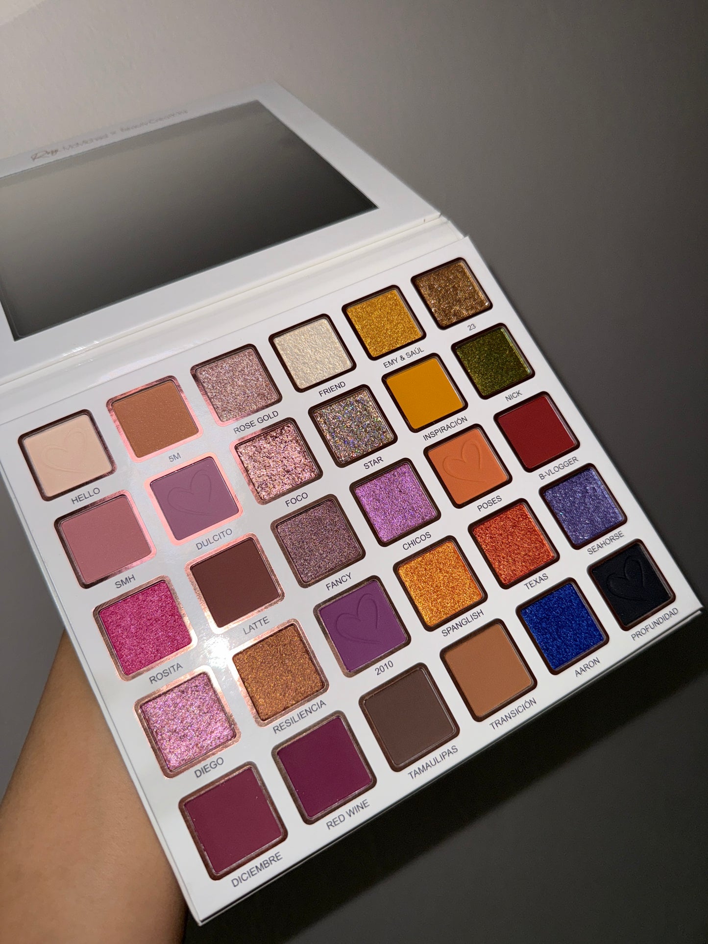 Paleta de sombras Rosy x Beauty Creations V1