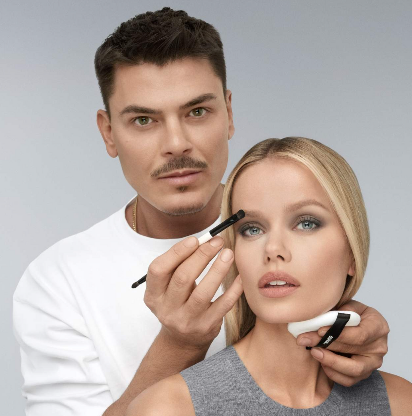 MAKEUP BY MARIO  E6 Dual-Ended Eyeshadow Brush