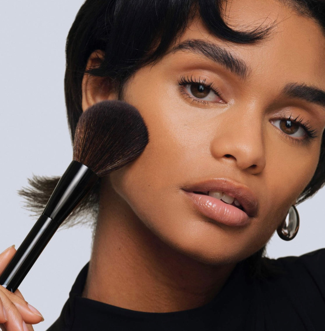 Saie 
The All-Over Powder Brush