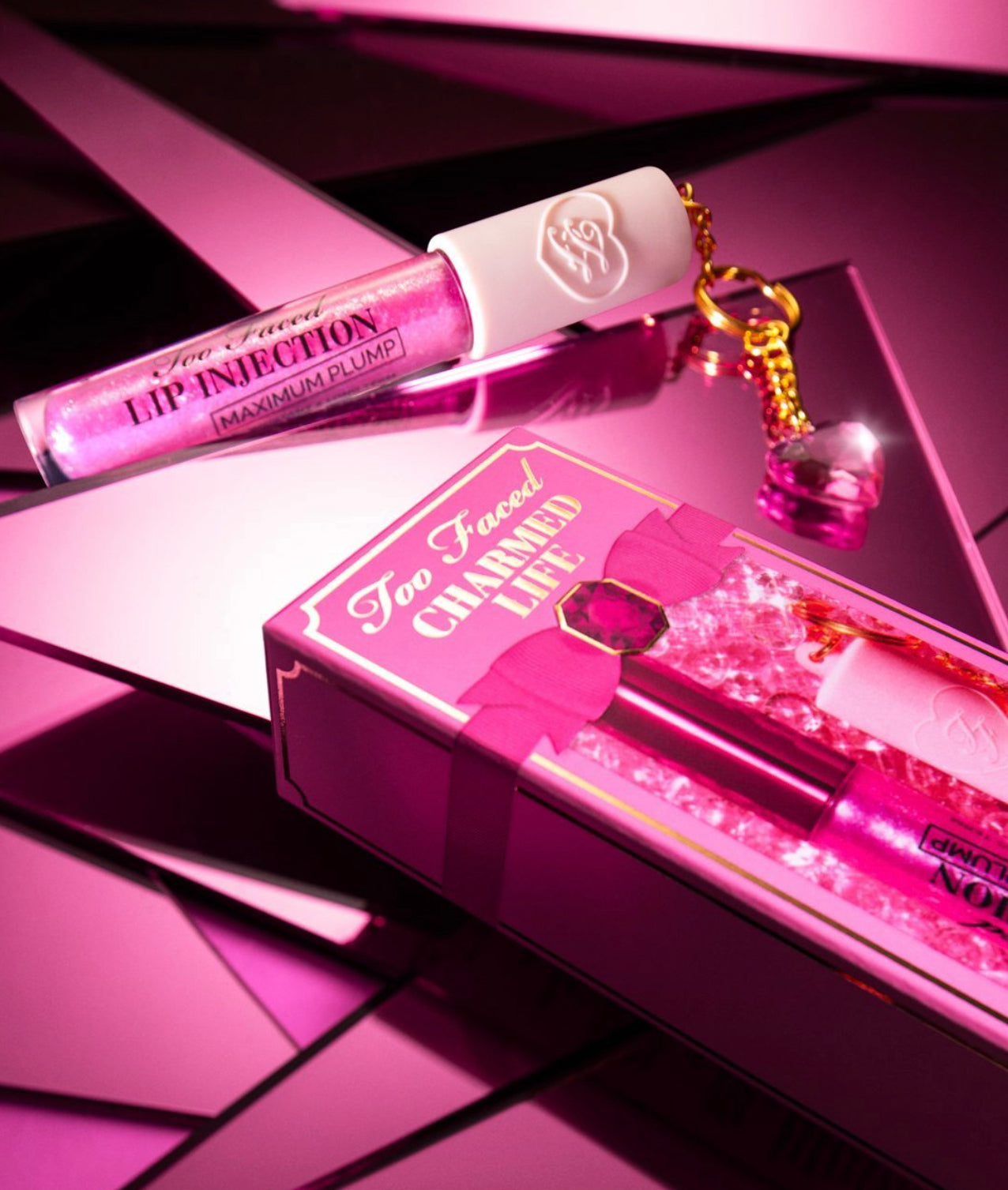 Charmed Life Set: Maximum Plump Lip Gloss & Key Chain Brillo de labios Too Faced