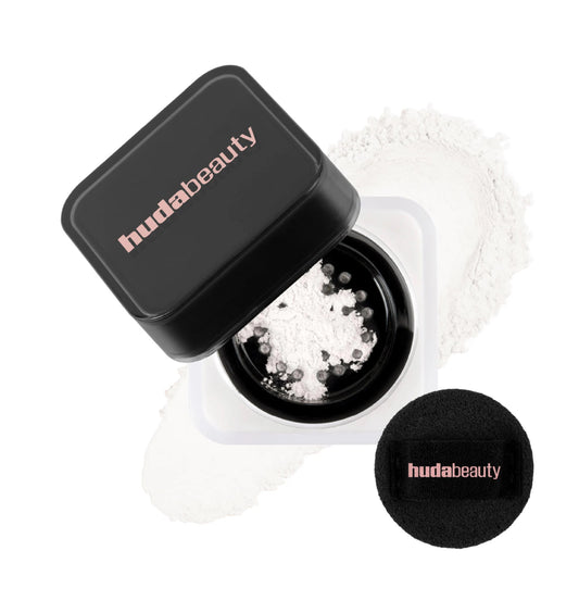 HUDA BEAUTY 
Mini Easy Bake Loose Baking & Setting Powder polvos tamaño mini 6gr