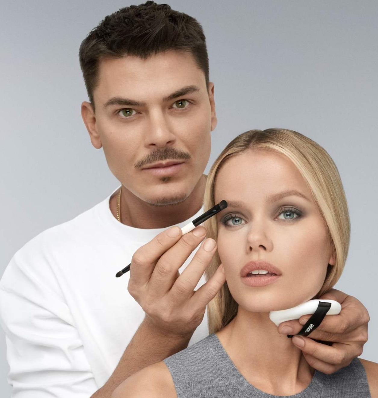 MAKEUP BY MARIO 
E6 Dual-Ended Eyeshadow Brush