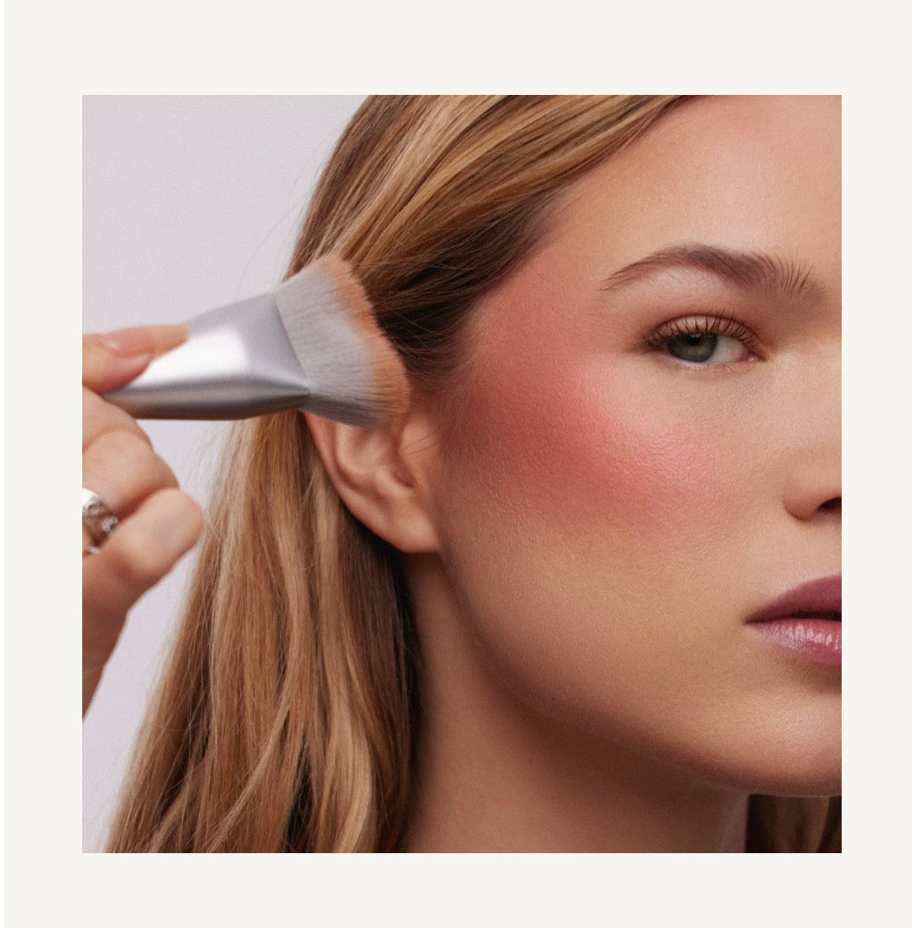 B2 Bronzer Brush Rem Beauty Ariana Grande